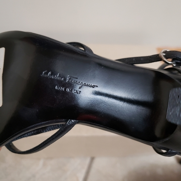 NEW Salvatore Ferragamo Strappy Heels Sandals 9B - Picture 7 of 7